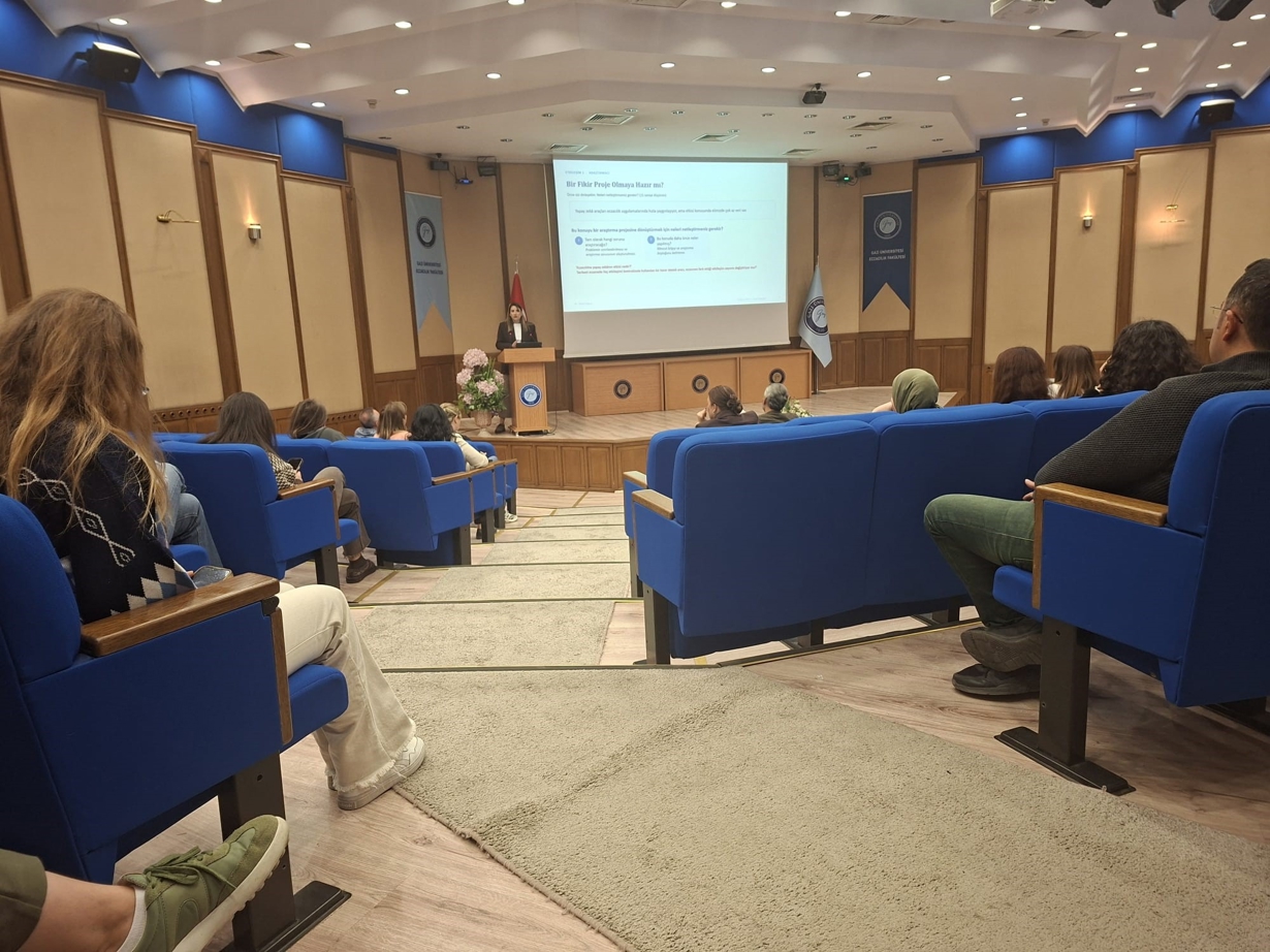 Fakültemizde Doç. Dr. Gizem GÜLPINAR tarafından 8. Proje Söyleşisi gerçekleştirildi.-6