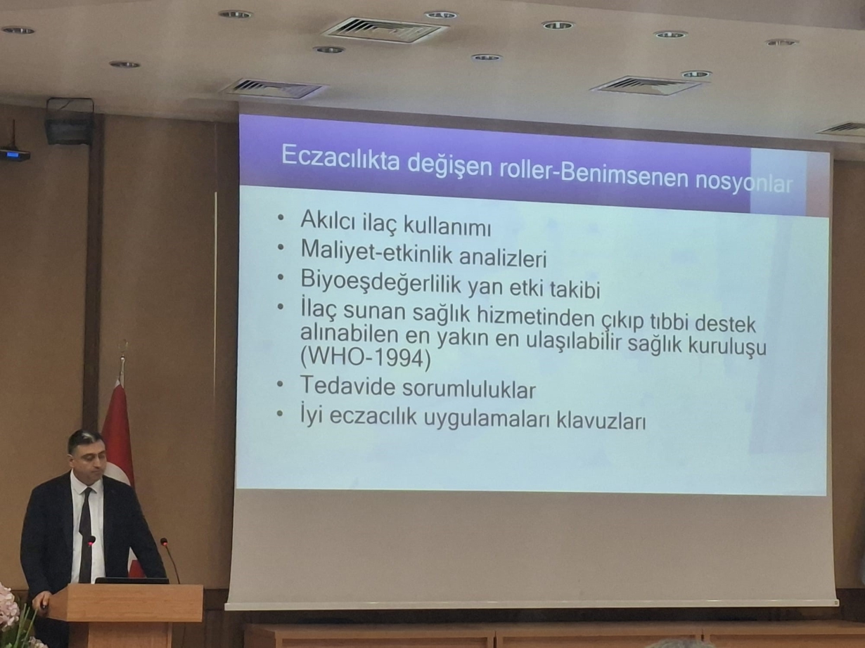 Fakültemizde Sağlık Hizmetlerini İyileştirmede Eczacı-Hekim İş Birliği ve Mesleki Beklentiler” konusunda Seminer düzenlendi 3-5