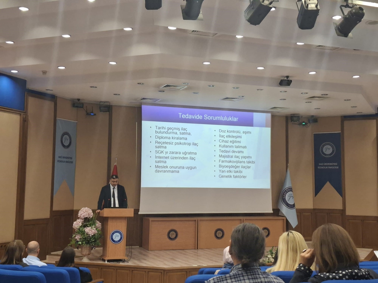 Fakültemizde Sağlık Hizmetlerini İyileştirmede Eczacı-Hekim İş Birliği ve Mesleki Beklentiler” konusunda Seminer düzenlendi 3-1