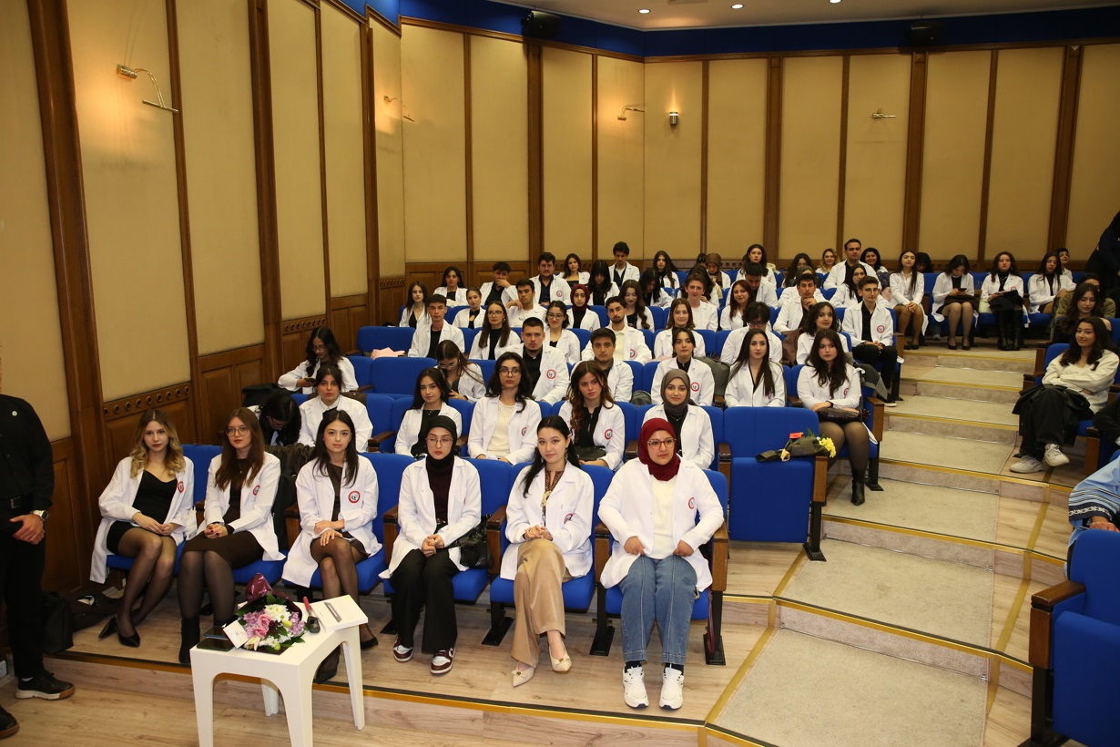 Fakültemizde Yeni Akademik Yıl, Beyaz Önlük Giyme Heyecanıyla Başladı 2-3