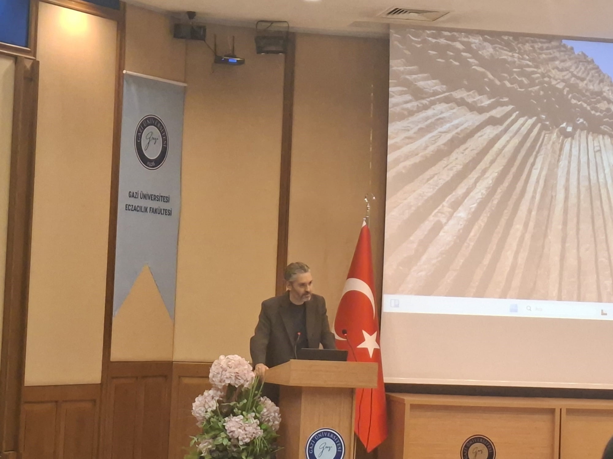 Eczacılıkta Değer Yaratmak: Mesleki Girişimcilik, Toplumsal Katkı ve Yenilikçi Yaklaşımlar-1
