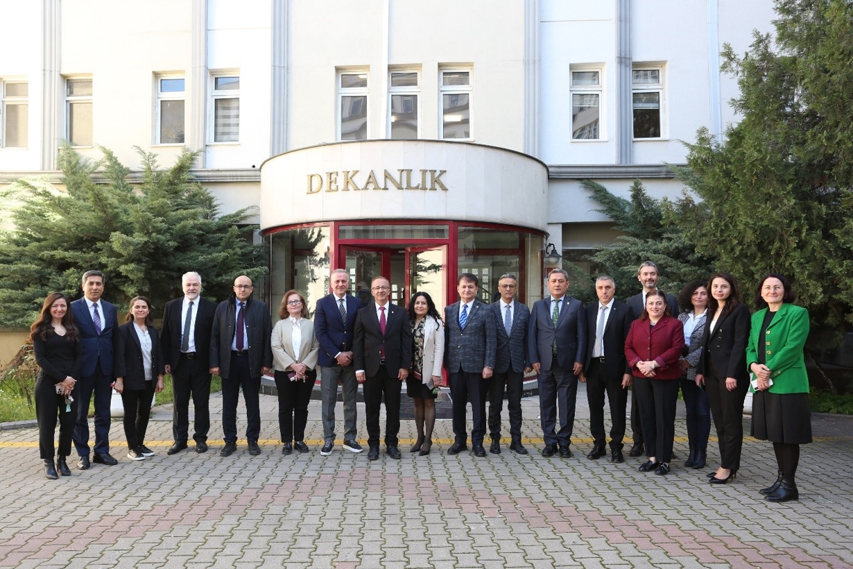 Rektörümüz Prof. Dr. Uğur ÜNAL Üst Yönetimi ile Fakültemize ziyaret gerçekleştirdi. 6-10-5