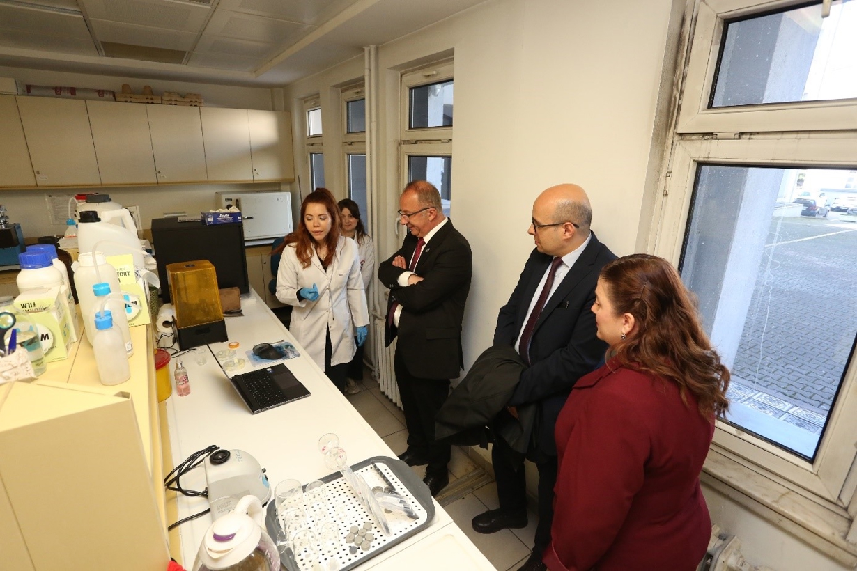 Rektörümüz Prof. Dr. Uğur ÜNAL Üst Yönetimi ile Fakültemize ziyaret gerçekleştirdi. 1-5-5