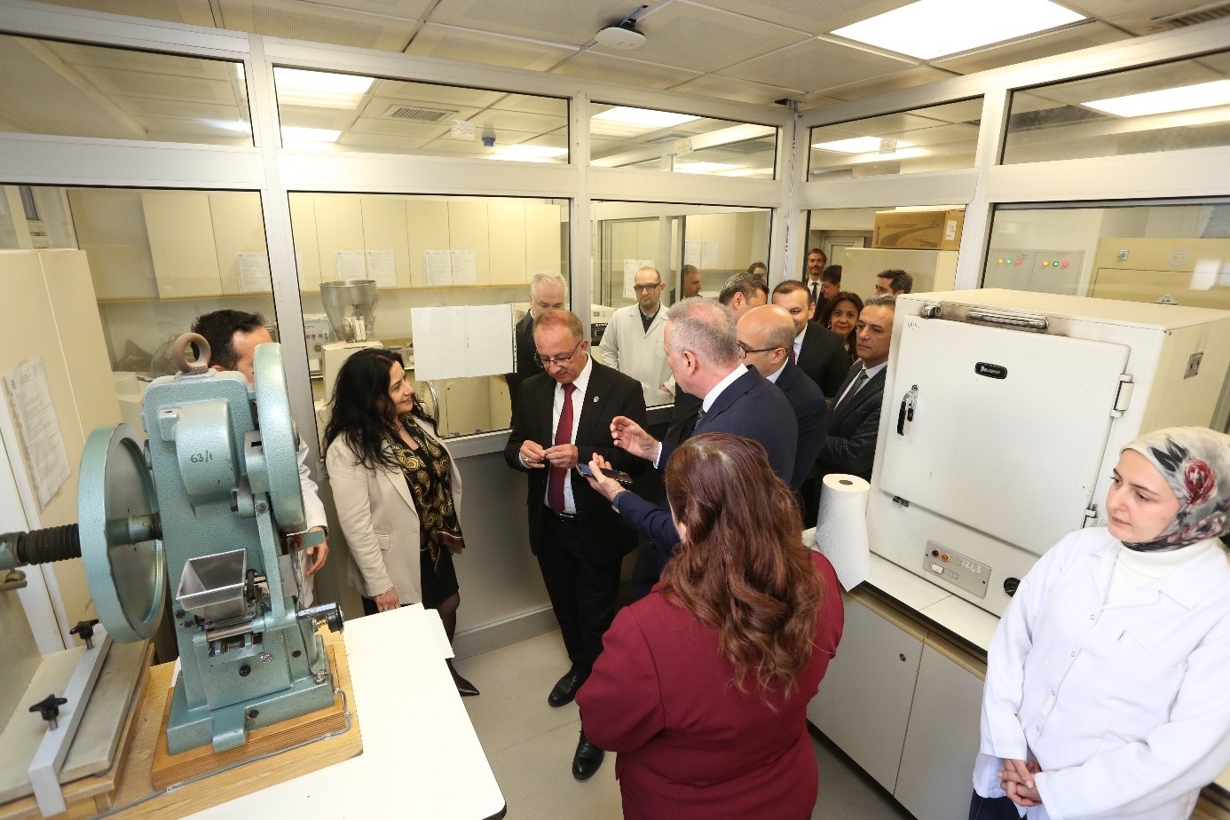 Rektörümüz Prof. Dr. Uğur ÜNAL Üst Yönetimi ile Fakültemize ziyaret gerçekleştirdi. 6-10-3