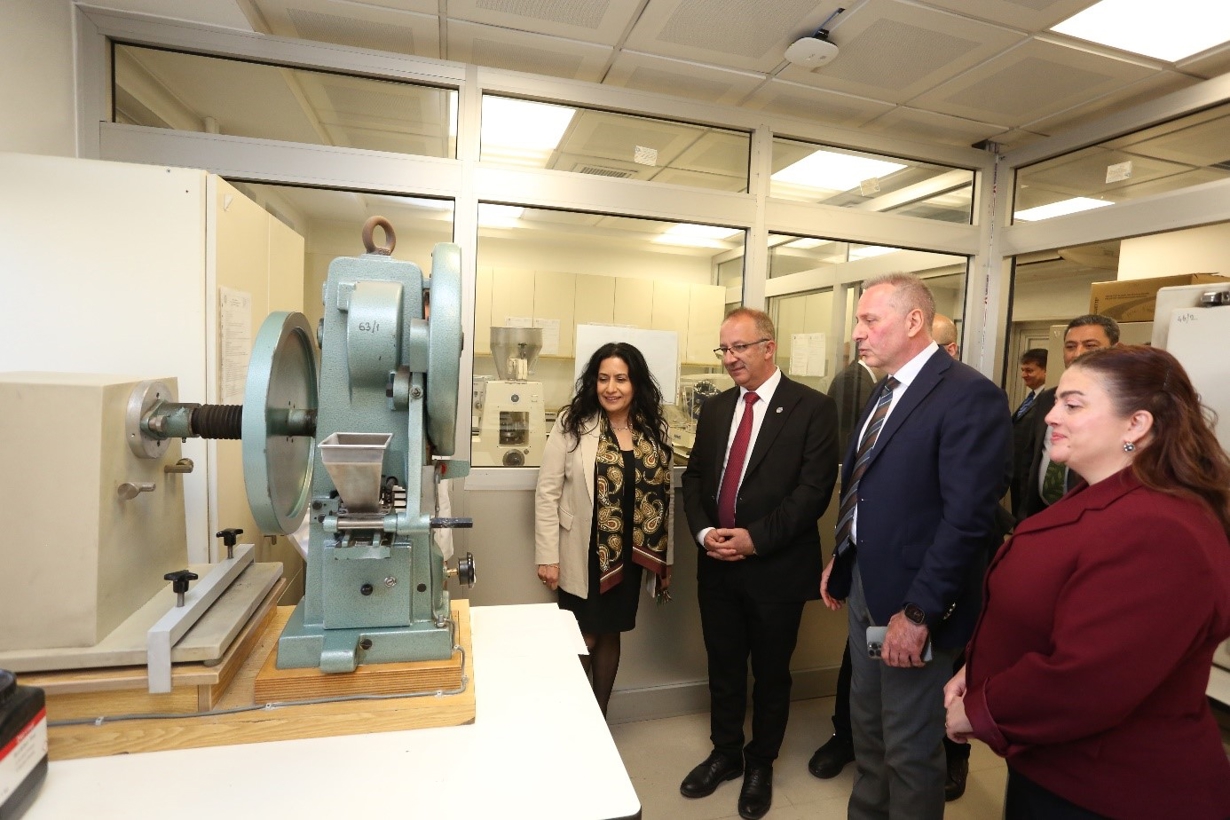 Rektörümüz Prof. Dr. Uğur ÜNAL Üst Yönetimi ile Fakültemize ziyaret gerçekleştirdi. 6-10-4