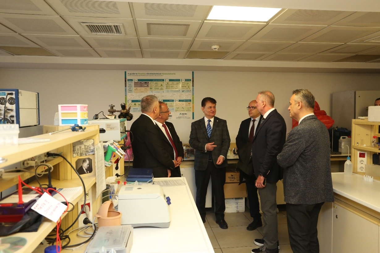 Rektörümüz Prof. Dr. Uğur ÜNAL Üst Yönetimi ile Fakültemize ziyaret gerçekleştirdi. 1-5-2