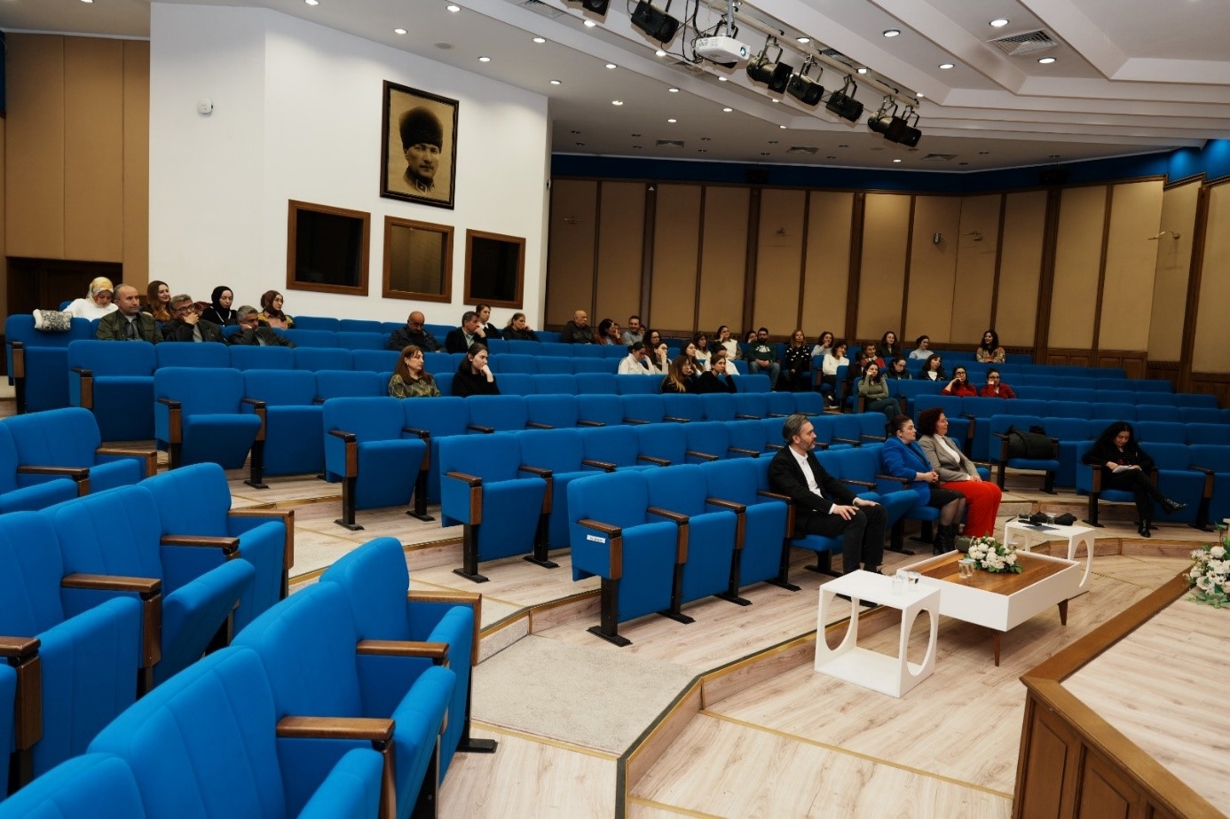 Sağlık Etiği konusunda konferans düzenlendi-6