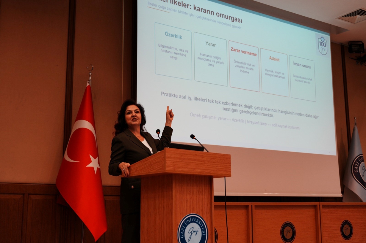 Sağlık Etiği konusunda konferans düzenlendi-4