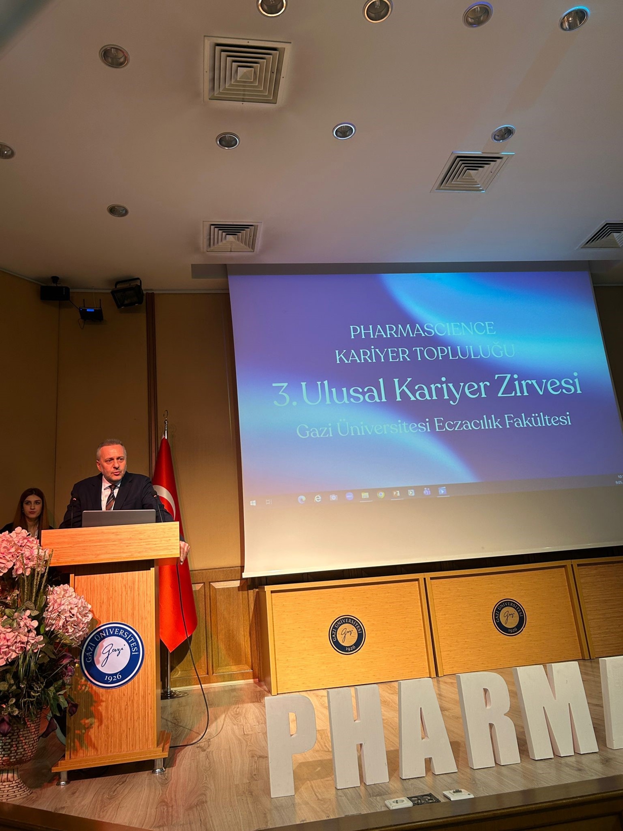3. Ulusal Kariyer Zirvesi: Kozmetik Alanında Güncel Yaklaşımlar ve Kariyer Fırsatları 1-1