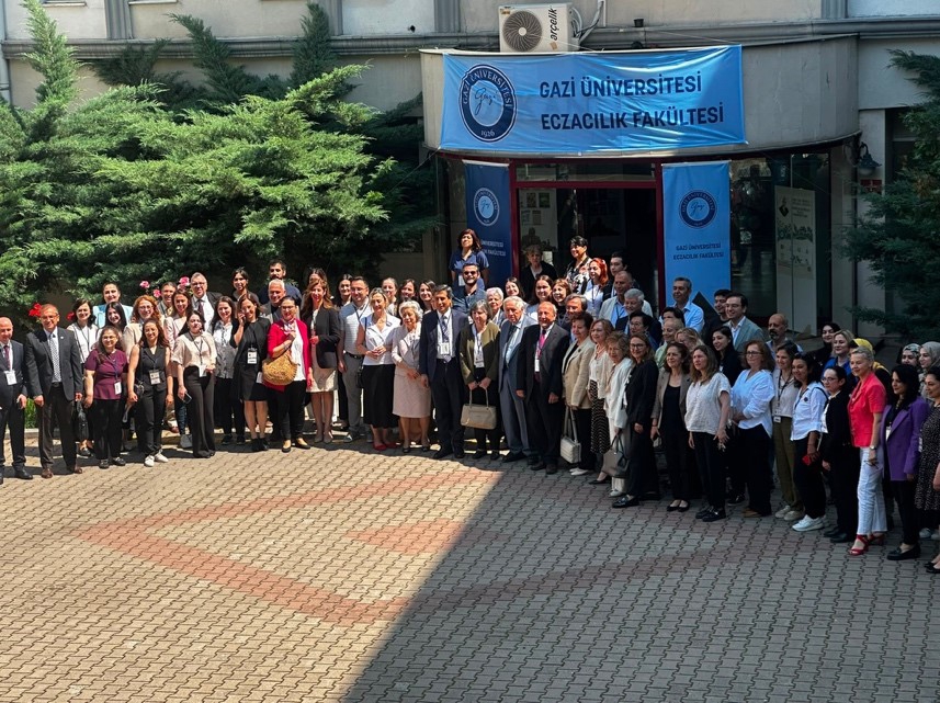 Fakültemizde Prof. Dr. Erdem Yeşilada Anısına Halk İlacından İlaca Sempozyumu düzenlenmiştir. -1