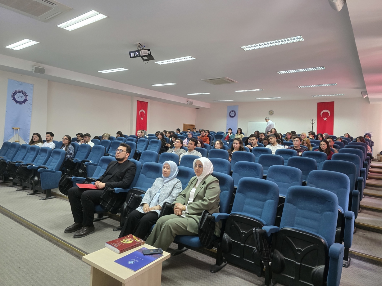 Fakültemizde “Diploma ve Ötesi; Kariyerin ve Geleceğin Bölümünle Sınırlı Değil” Konulu Seminer Düzenlendi-1
