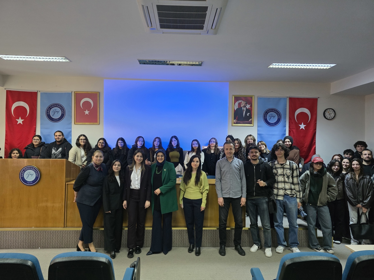 Fakültemizde “Kimliğin Hazır Gelmez; Seçtiklerinle Boz, Denediklerinle Kur, Yolda Kendin Ol” Konulu Seminer Düzenlendi-1