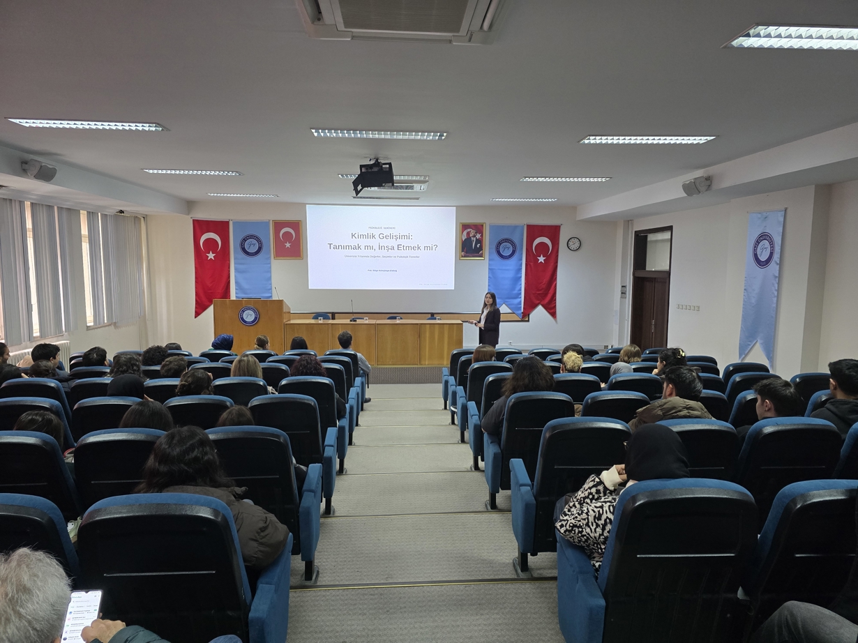 Fakültemizde “Kimliğin Hazır Gelmez; Seçtiklerinle Boz, Denediklerinle Kur, Yolda Kendin Ol” Konulu Seminer Düzenlendi-1