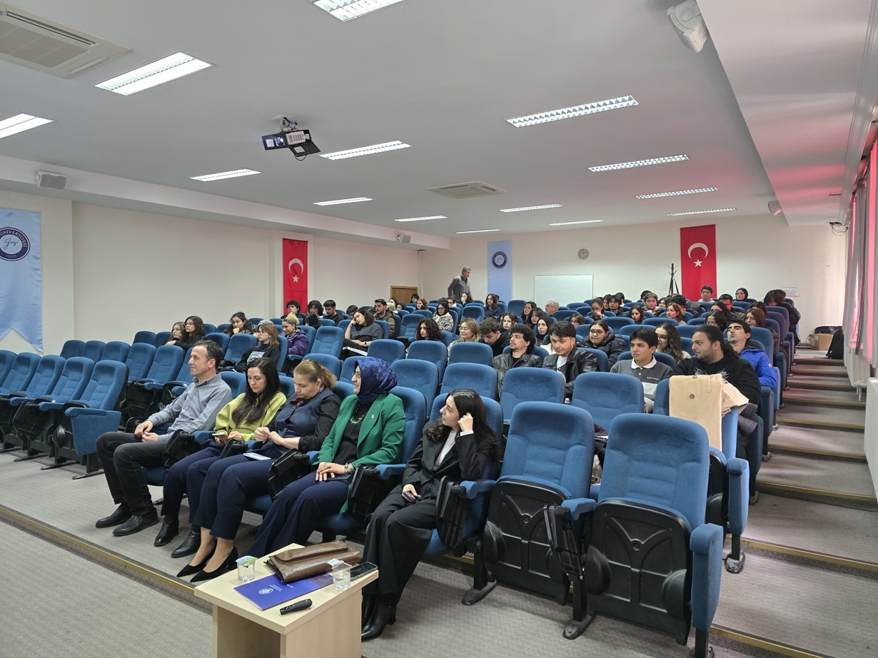 Fakültemizde “Kimliğin Hazır Gelmez; Seçtiklerinle Boz, Denediklerinle Kur, Yolda Kendin Ol” Konulu Seminer Düzenlendi-1