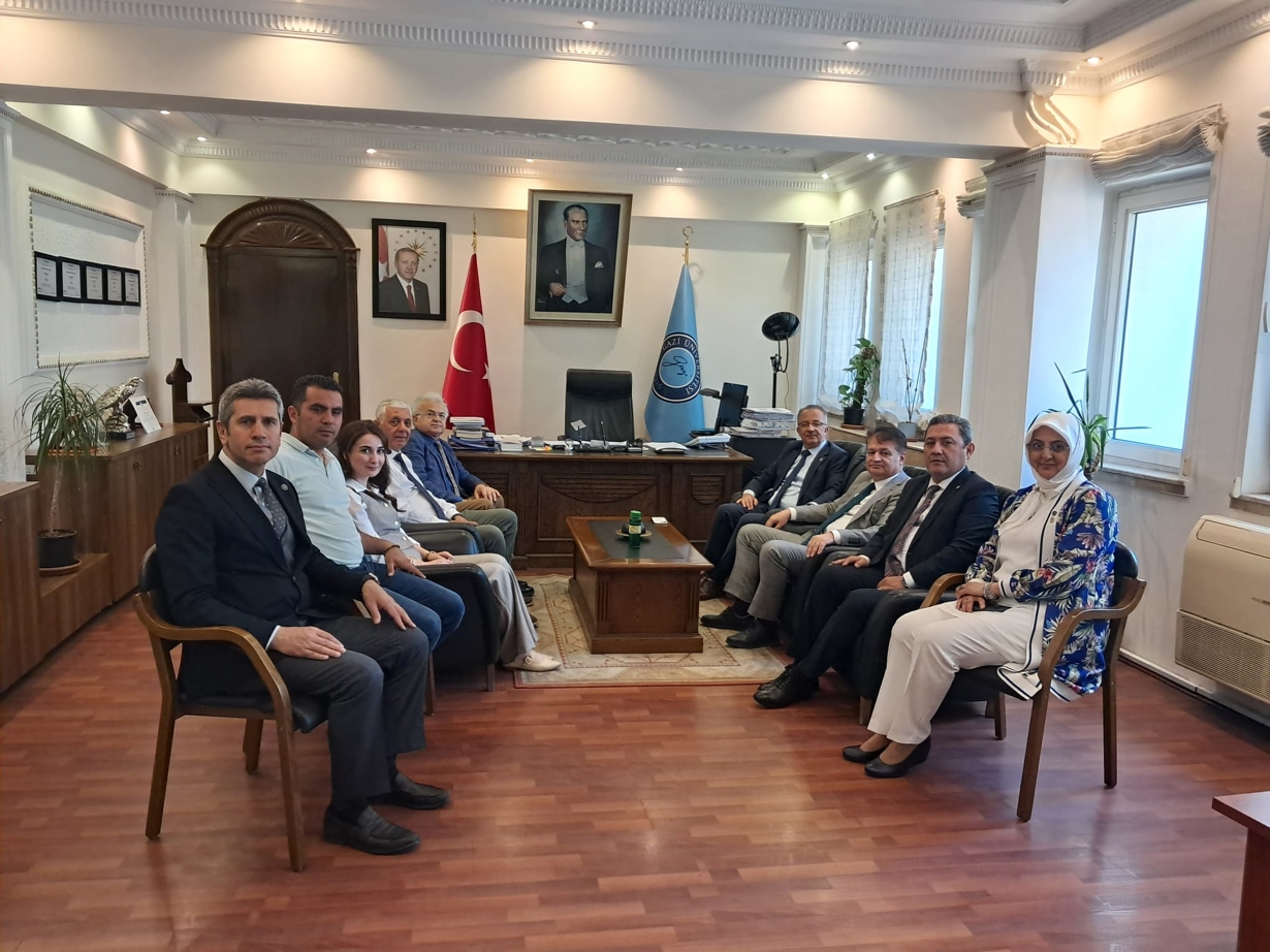 Rektörümüz Prof. Dr. Uğur ÜNAL, Dekanımız Prof. Dr. Reşat KASAP’a taziye ziyaretinde bulundu-1