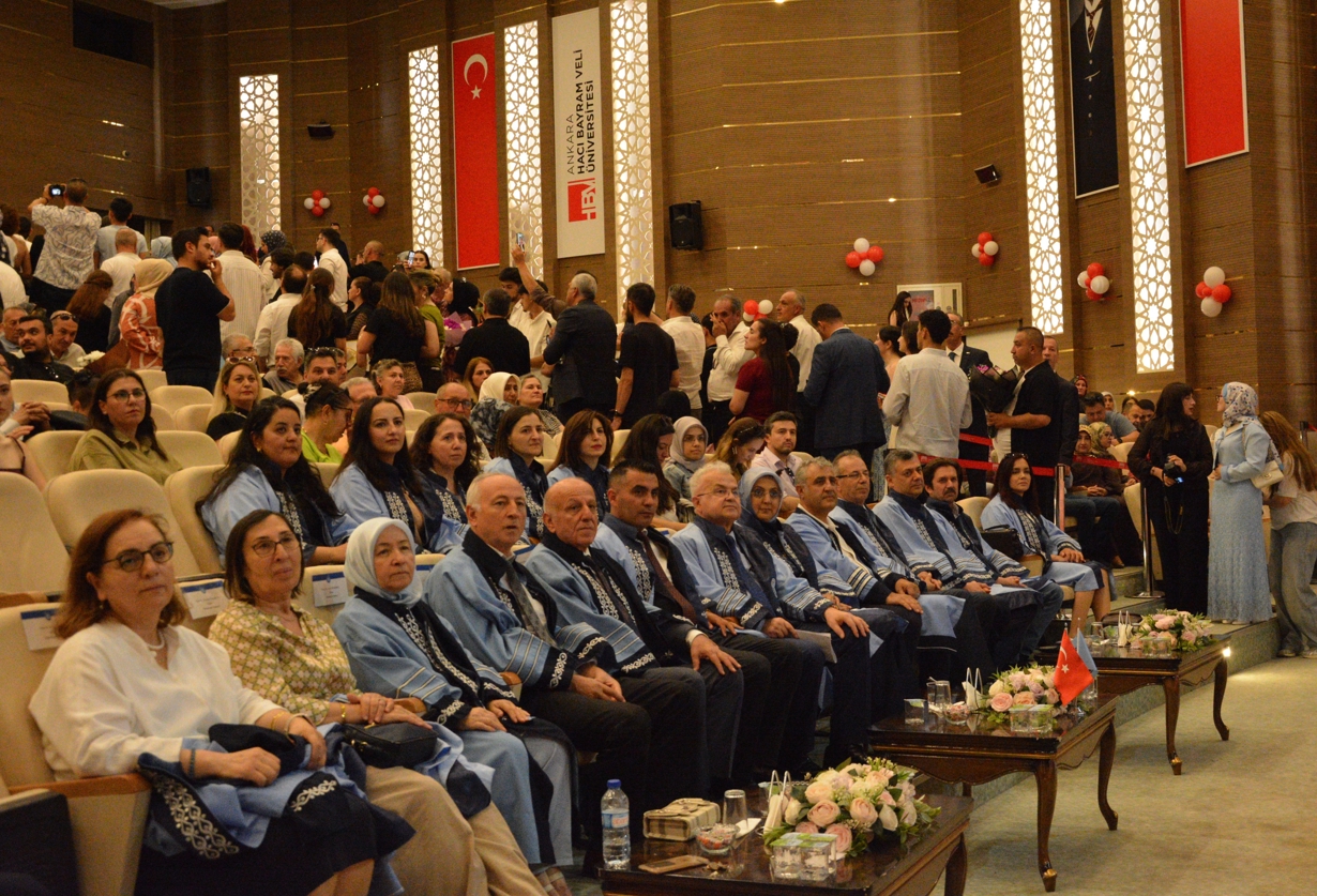 Fen Fakültemiz “2025-2026 Eğitim Öğretim Yılı Mezuniyet Töreni”ni Büyük Bir Coşkuyla Kutladı-1