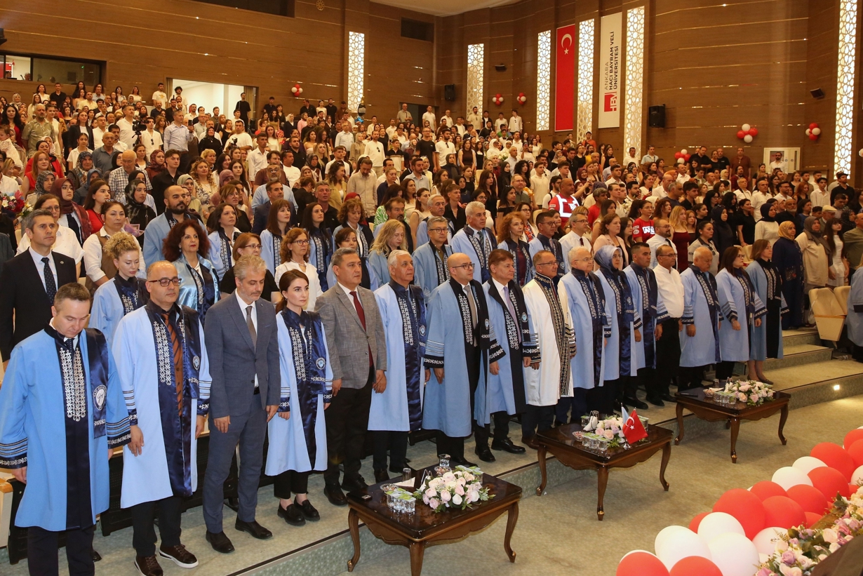 Fen Fakültemiz “2025-2026 Eğitim Öğretim Yılı Mezuniyet Töreni”ni Büyük Bir Coşkuyla Kutladı-1