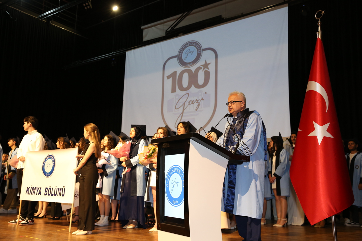 Fen Fakültemiz “2025-2026 Eğitim Öğretim Yılı Mezuniyet Töreni”ni Büyük Bir Coşkuyla Kutladı-1