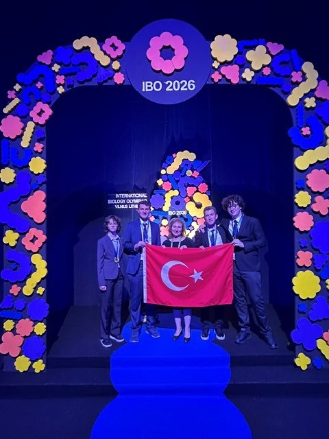 Fakültemiz Öğretim Üyesi Prof. Dr. Leyla Açık Sorumluluğundaki Türkiye Milli Takımından “37. Uluslararası Biyoloji Olimpiyatı”nda Tarihi Başarı-1