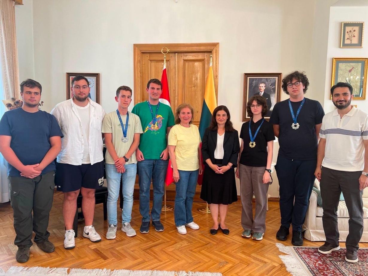 Fakültemiz Öğretim Üyesi Prof. Dr. Leyla Açık Sorumluluğundaki Türkiye Milli Takımından “37. Uluslararası Biyoloji Olimpiyatı”nda Tarihi Başarı-1