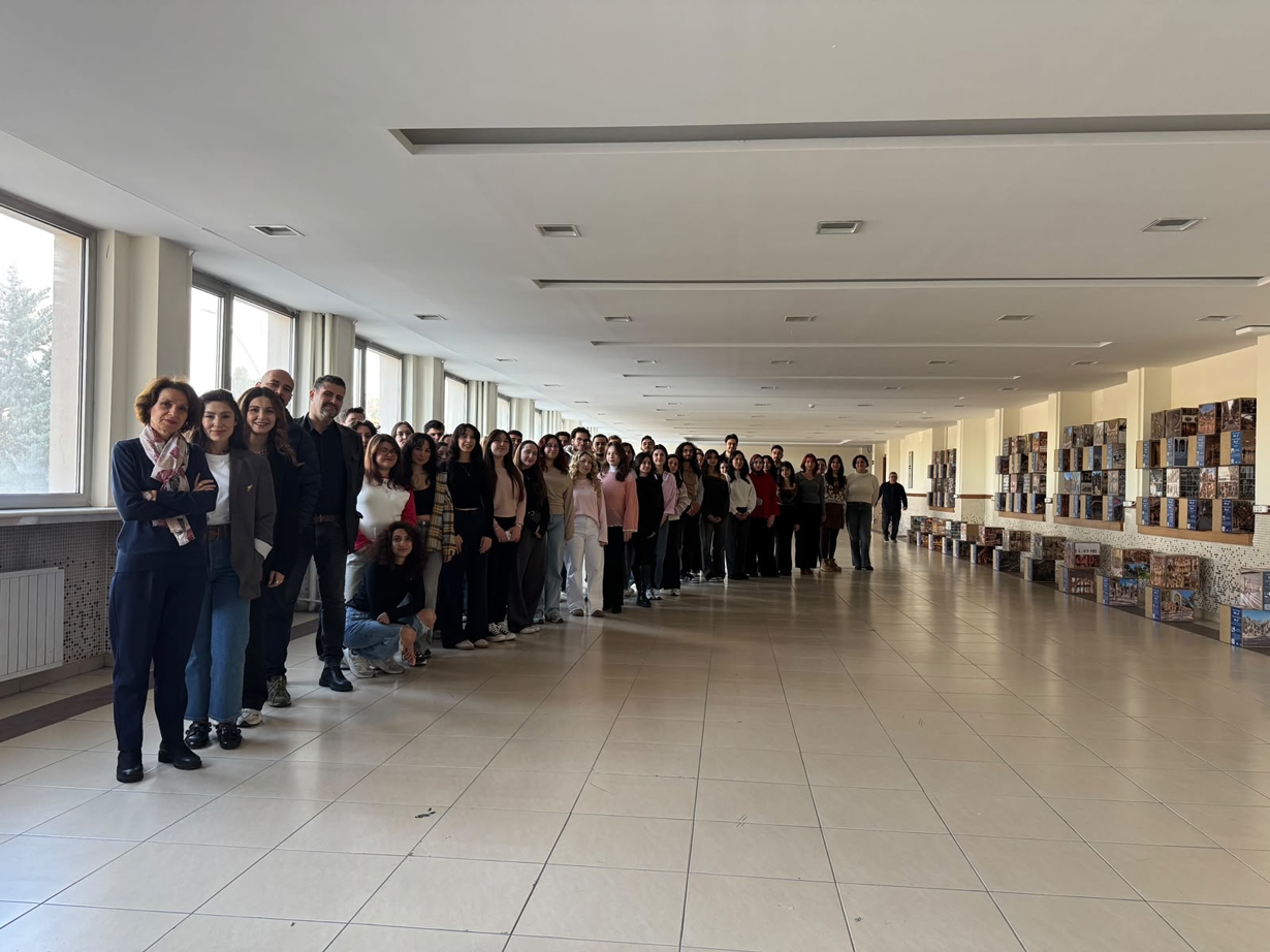 AtölyeDüşleDüşün “100 Küp 100 Hatırlatma” Sergisi Ziyaretçilerle Buluştu 3-4