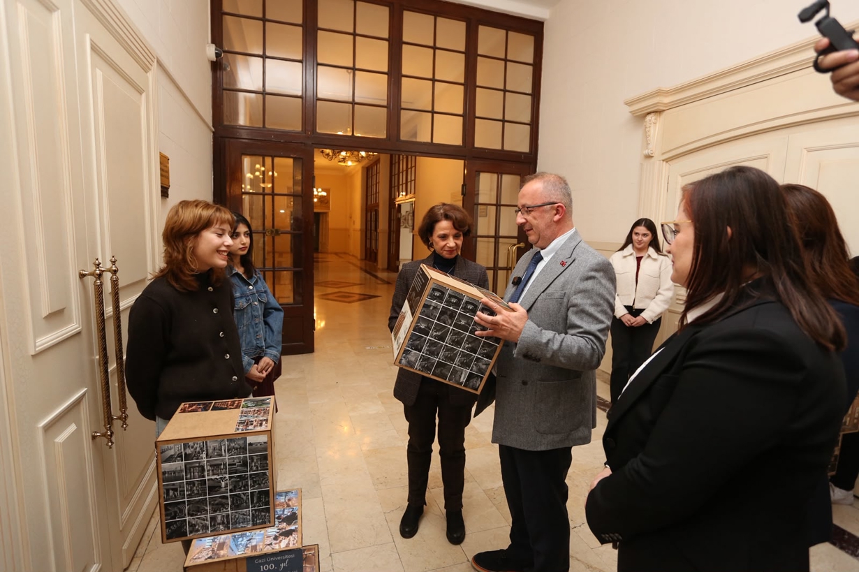 AtölyeDüşleDüşün “100 Küp 100 Hatırlatma” Sergisi Ziyaretçilerle Buluştu 1-5