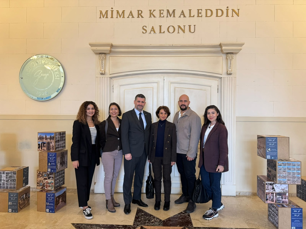 AtölyeDüşleDüşün “100 Küp 100 Hatırlatma” Sergisi Ziyaretçilerle Buluştu 3-2