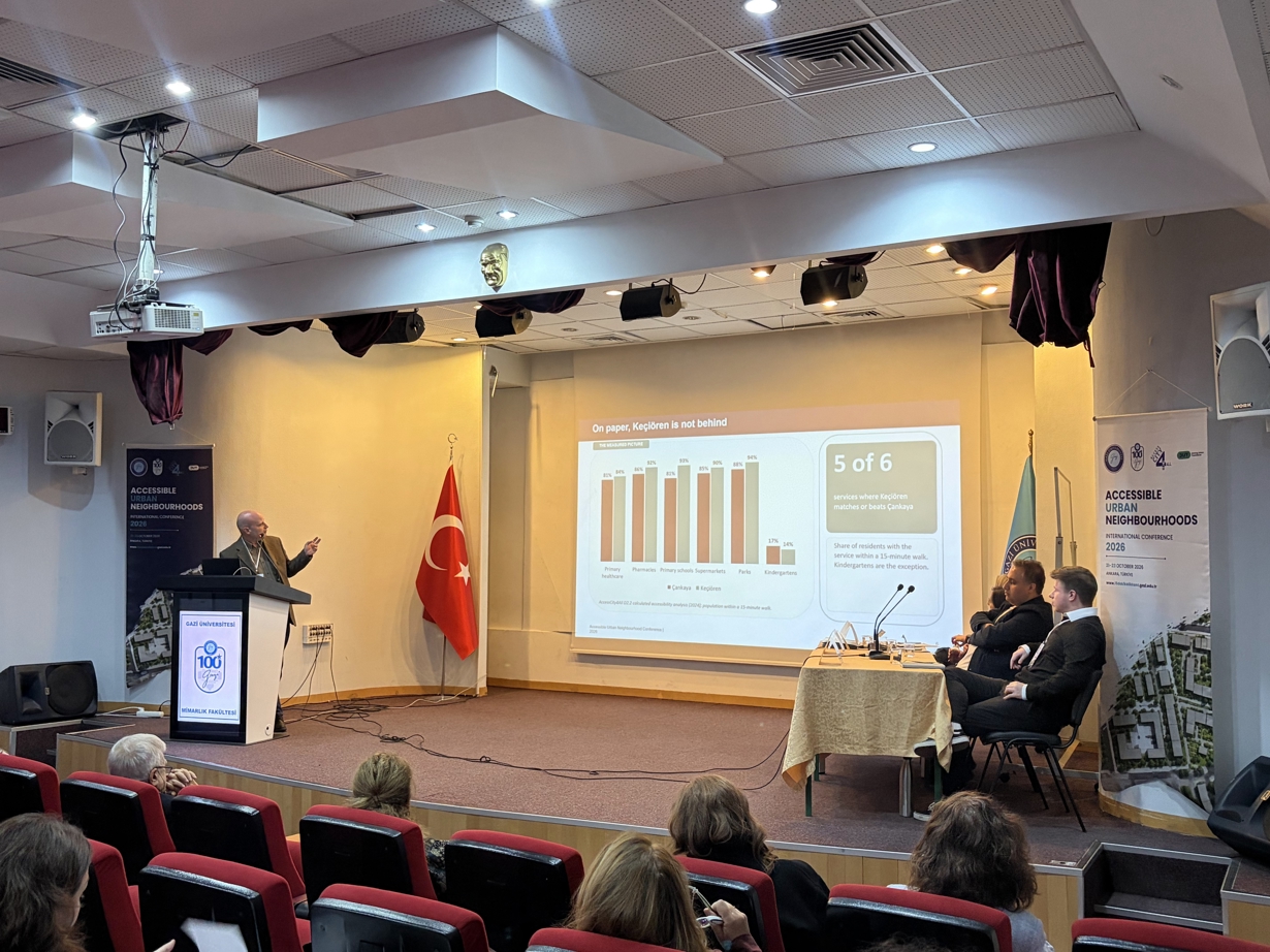 AUN26  2-2