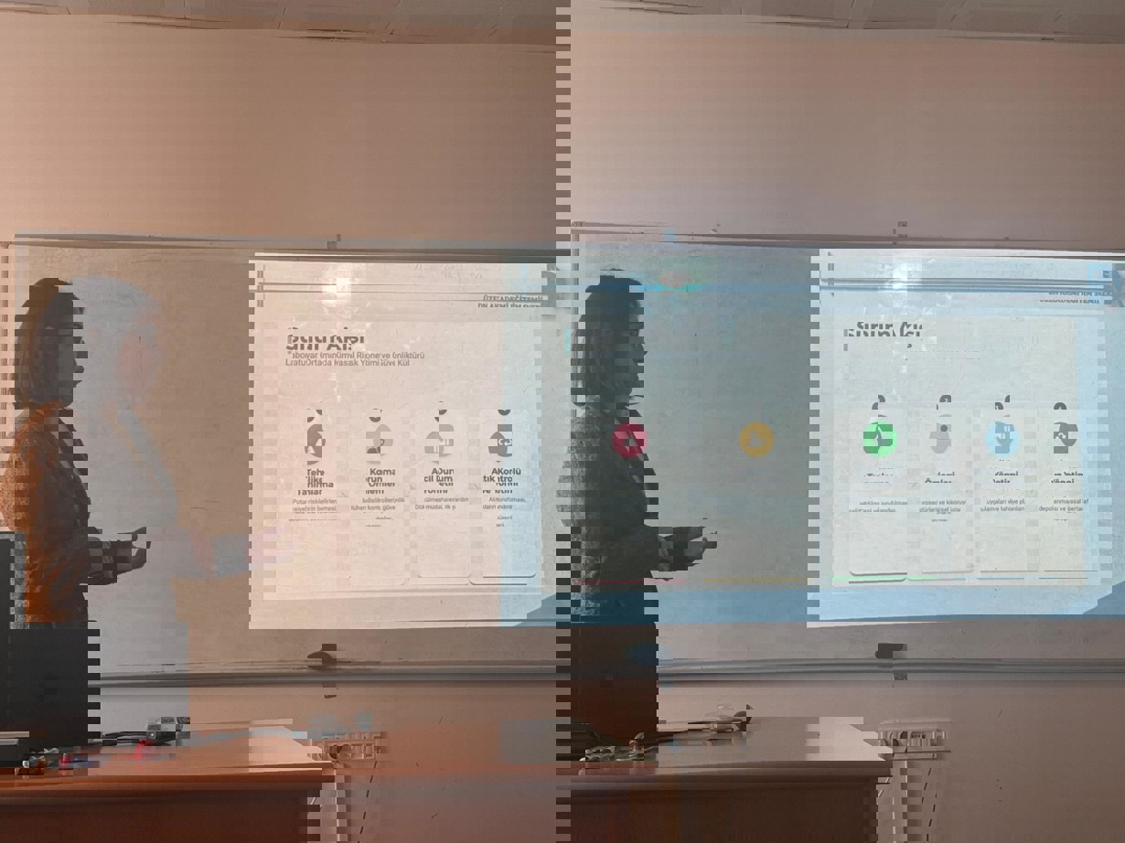 Gazi Fotonik’te Kimyasal Riskler ve Laboratuvar Güvenliği Eğitimi Düzenlendi-1