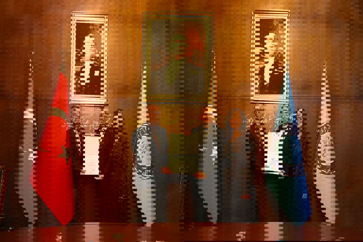 Teşekkür belgesi takdimi 2-1