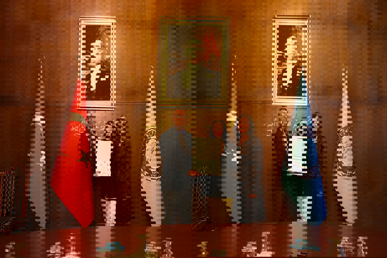 Teşekkür belgesi takdimi 2-3