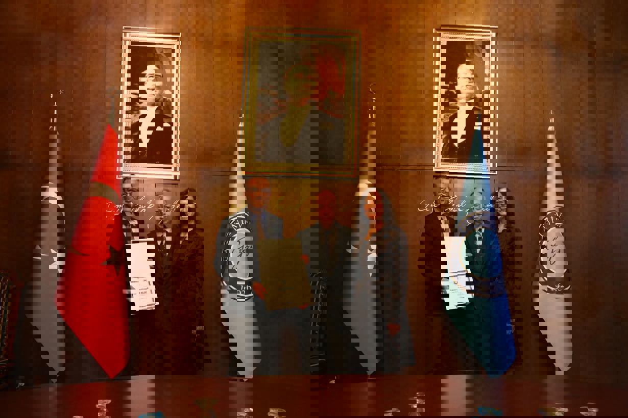 Teşekkür belgesi takdimi 1-2