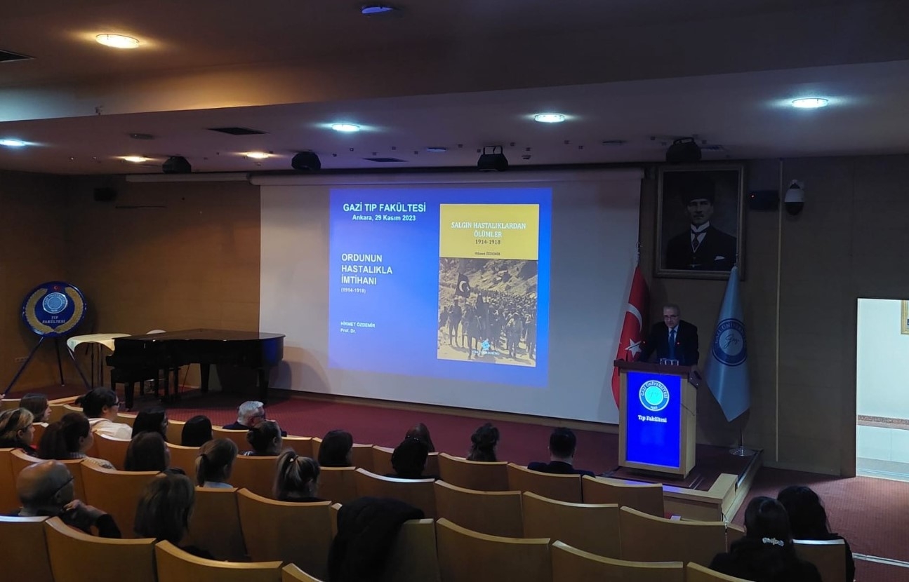 Cumhuriyet Bayrağı Altında Sağlık Ordumuz ve Tıbbiyeliler Konferansı düzenlendi.-1