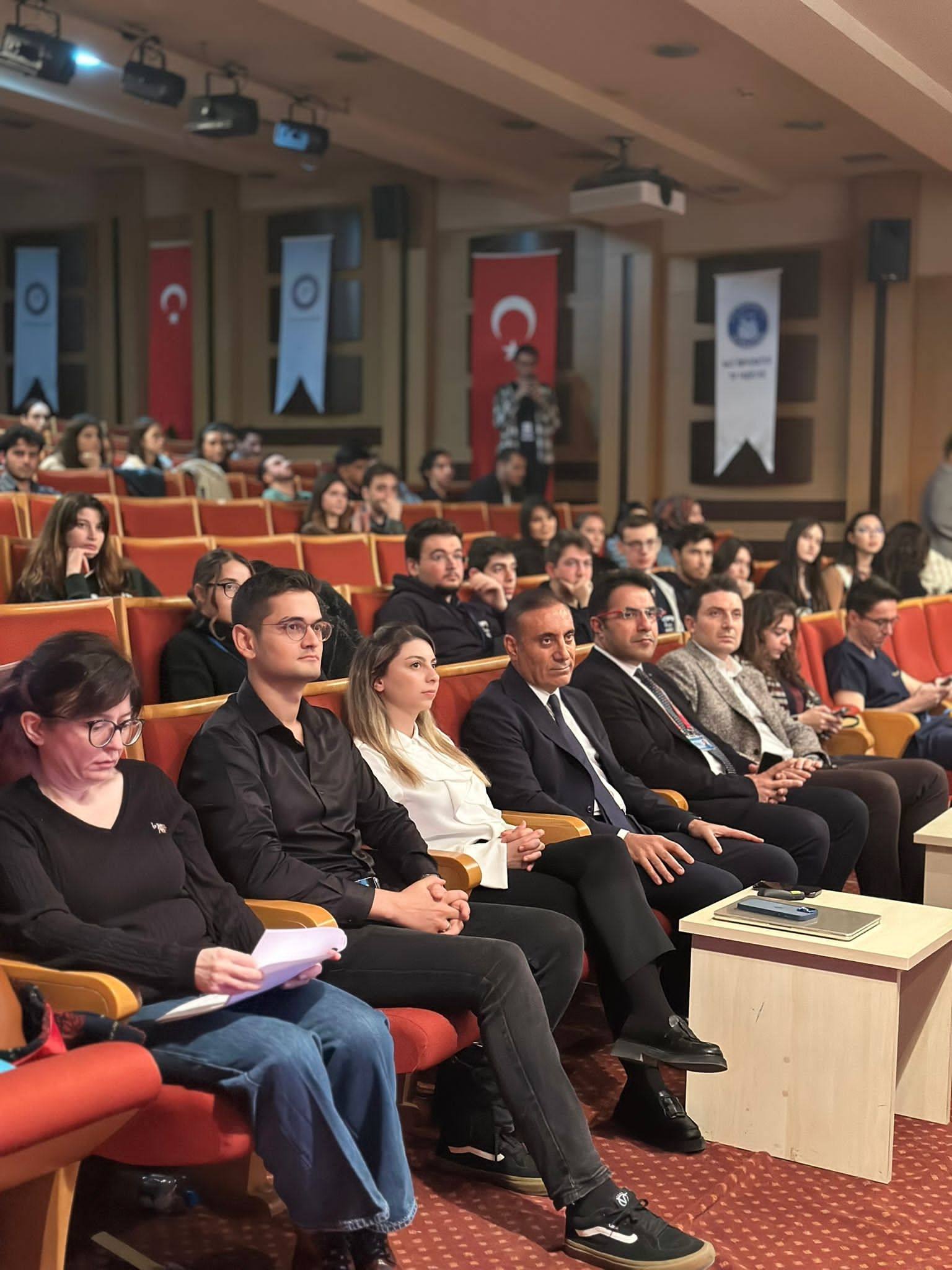 Gazi Üniversitesi Uluslararası Tıpta Girişimcilik ve Liderlik Topluluğu (IMEC) olarak ilk büyük etkinliğini 5 Aralık 2023 tarihinde Gazi Üniversitesi Tıp Fakültesinde gerçekleştirildi.-1