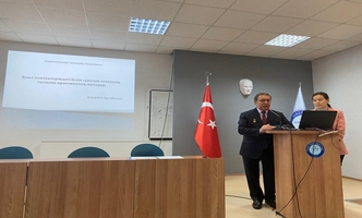 Kazakistan Eğitim Bilimleri Akademisi Profesörü Askarbek Kusayinov Kabykenuly Enstitümüzde Konferans Verdi.