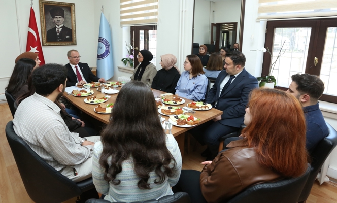 Rektörümüz Öğrencilerimizle Bir Araya Geldi