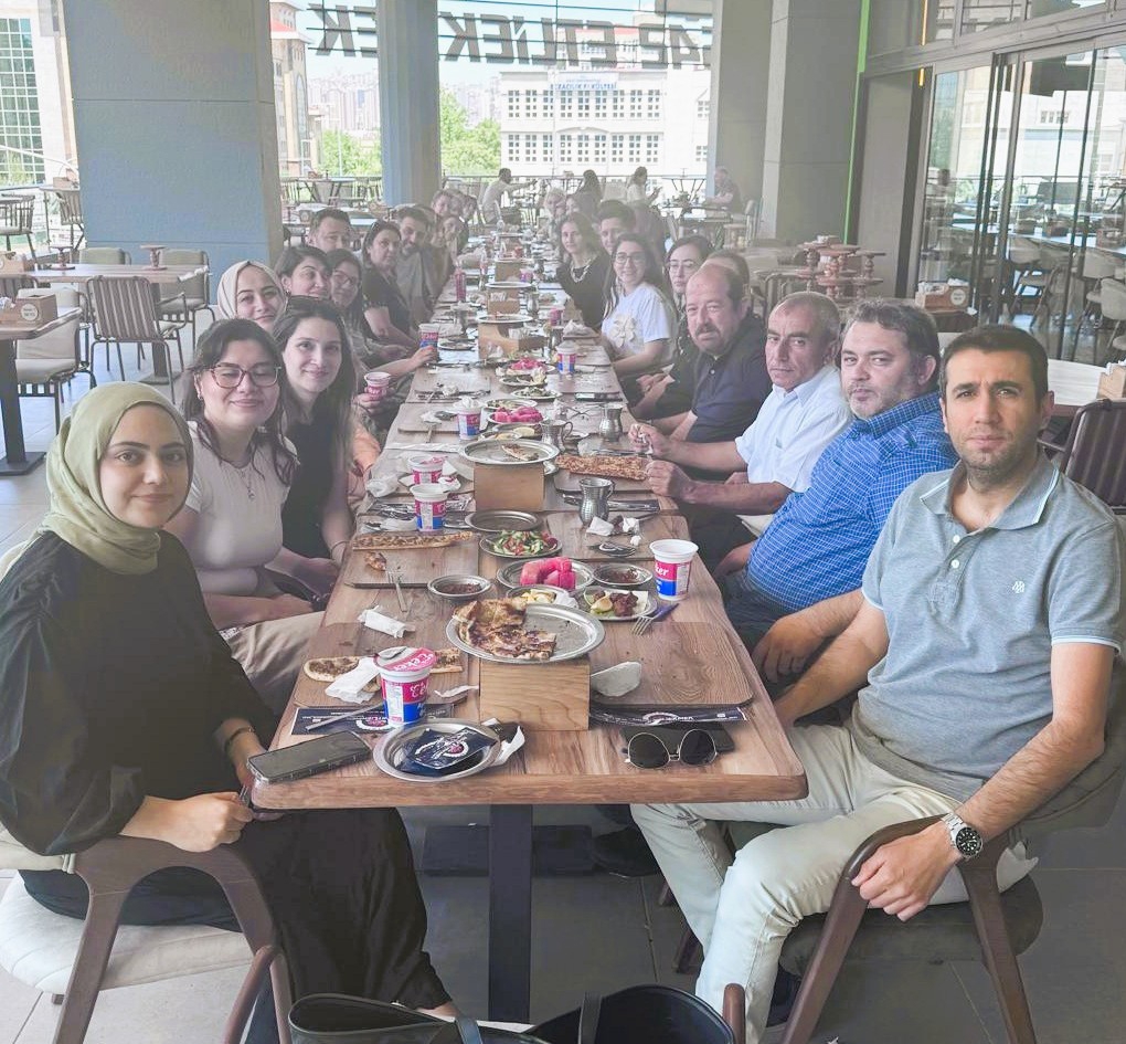 Akademik ve İdari Personelimiz Öğle Yemeği Organizasyonunda Bir Araya Geldi-1