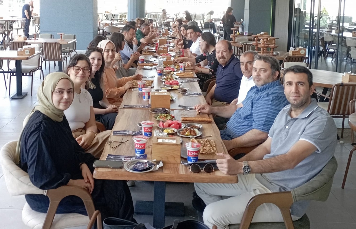 Akademik ve İdari Personelimiz Öğle Yemeği Organizasyonunda Bir Araya Geldi-1