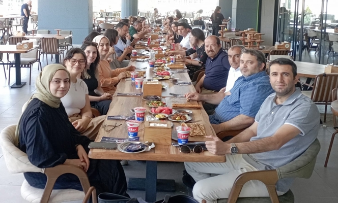 Akademik ve İdari Personelimiz Öğle Yemeği Organizasyonunda Bir Araya Geldi