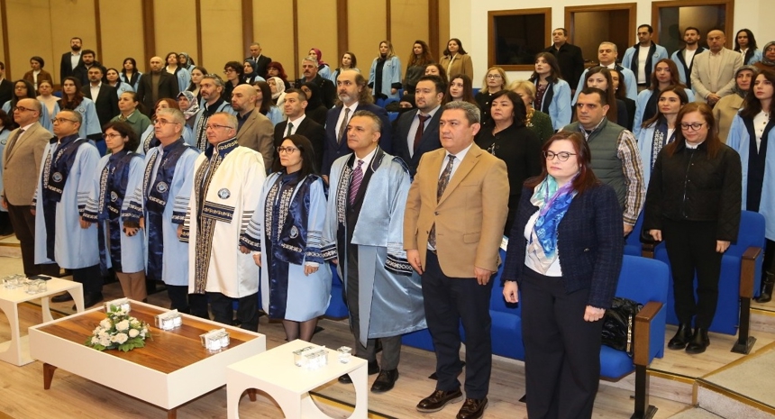 Sağlık Bilimleri Enstitüsü Mezunlarını Uğurladı