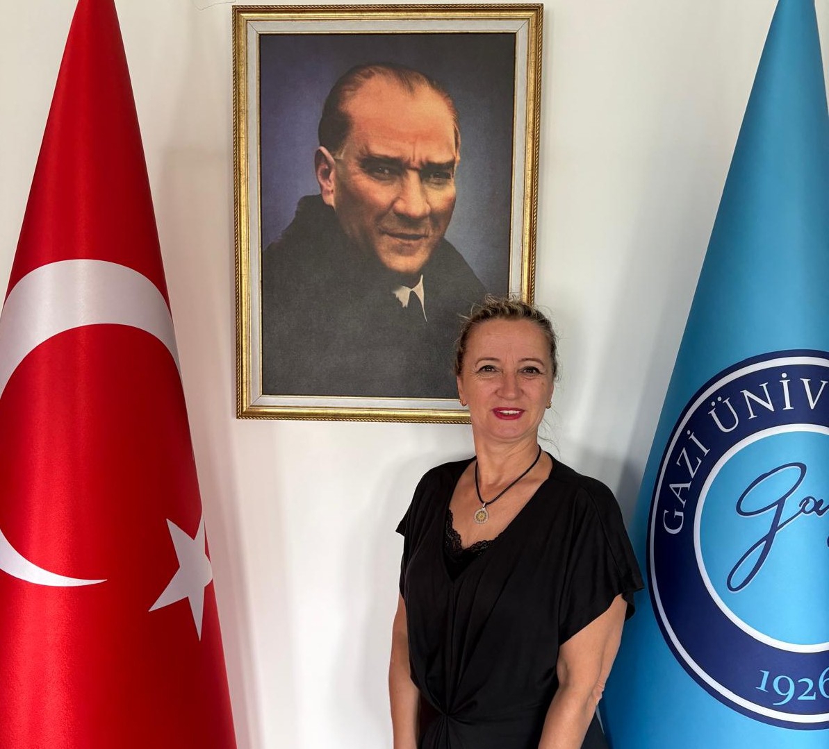  Ayşen  USLU