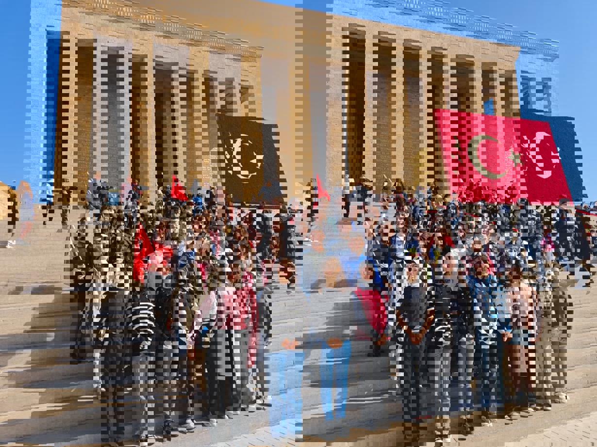 Gazi Üniversitesi Yabancı Diller Yüksekokulu’ndan Ata’ya Saygı Ziyareti-1