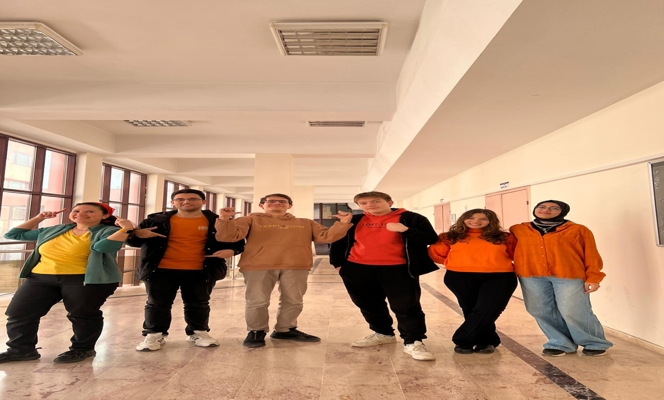 Gazi Üniversitesi Yabancı Diller Yüksekokulu “Turuncuya Boyandı”