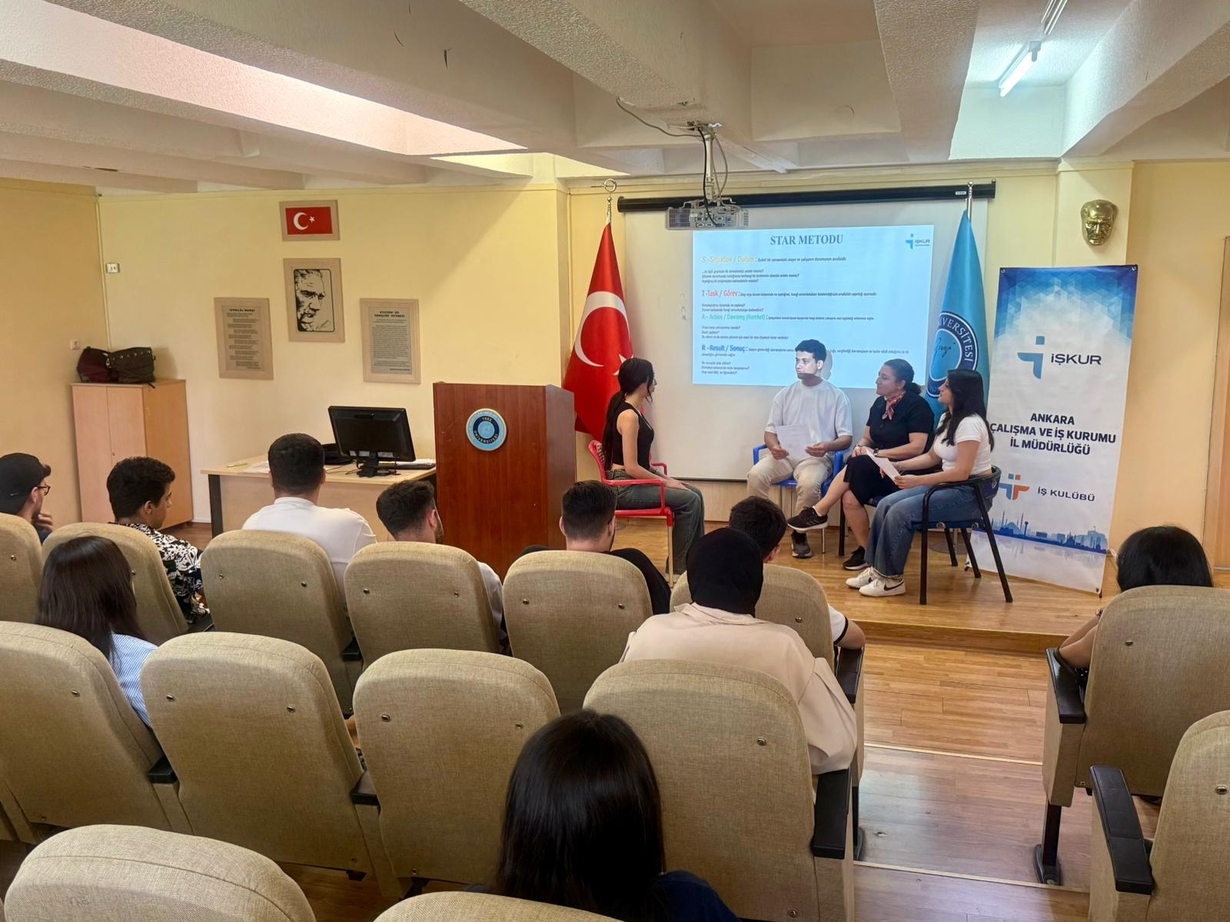 Tıbbi Hizmetler ve Teknikler Bölümü Öğrencilerine Yönelik Kariyer Eğitimi Gerçekleştirildi-2