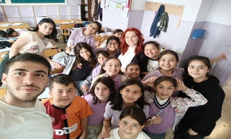 Sevgi Çiçeği İlkokulunda, "Bir Bilim İnsanı Çiz!" adlı Sosyal Sorumluluk Projesi Gerçekleştirildi.
