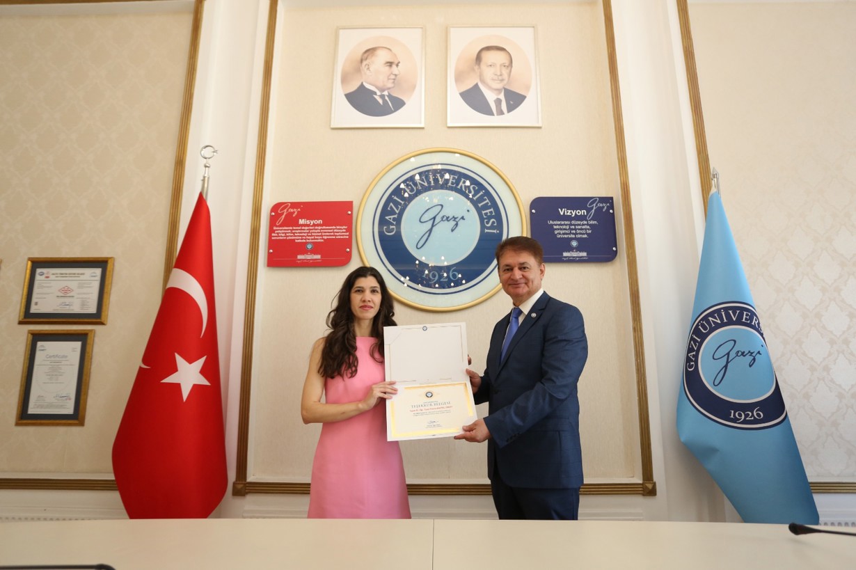 Sosyal Sorumluluk Projelerini Tamamlayan Hocalarımıza Teşekkür Belgesi Takdim Edildi-2