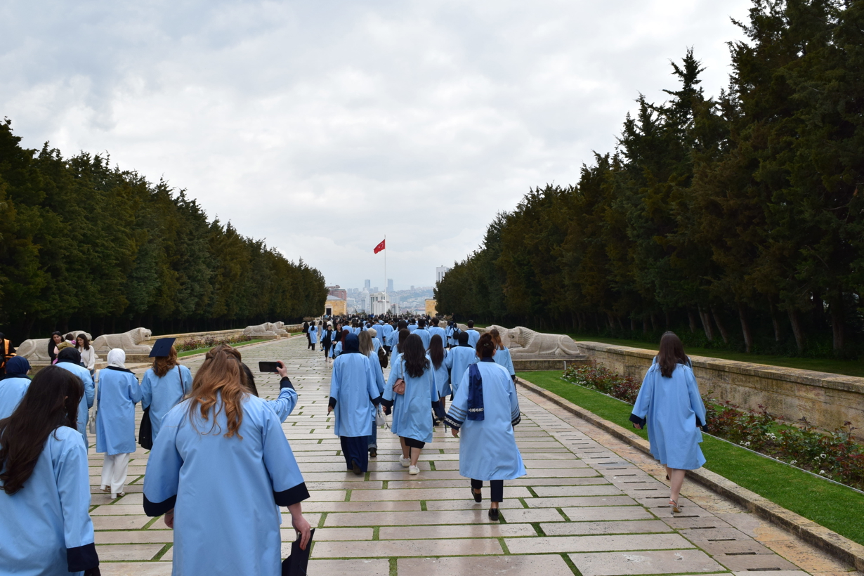 Mezuniyet Aşamasındaki Öğrencilerimiz Anıtkabir’i Ziyaret Etti 2026-1