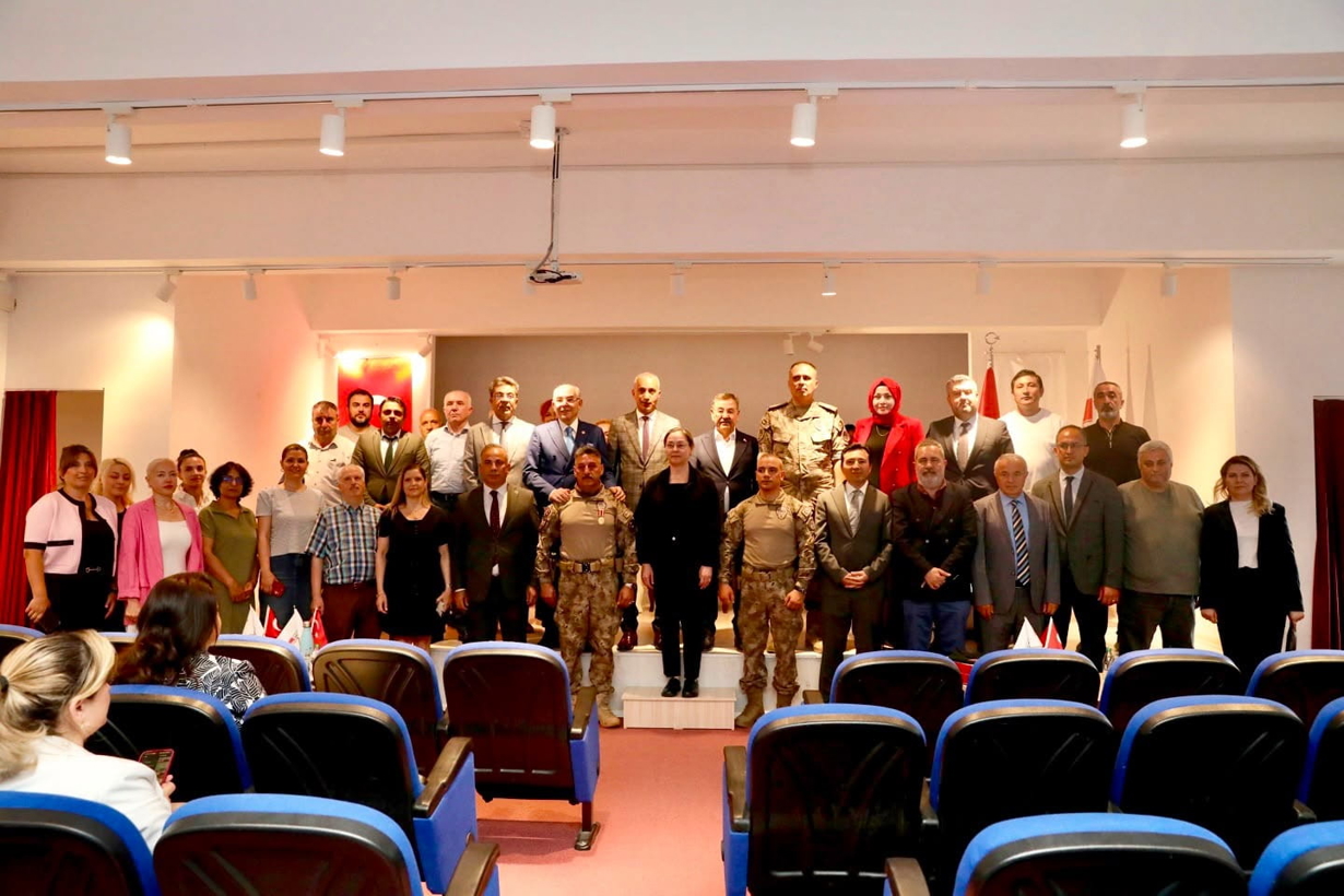 “İrade Bizim, Zafer Bizim” Temalı 15 Temmuz Anma Programı Yoğun Katılımla Gerçekleştirildi-3