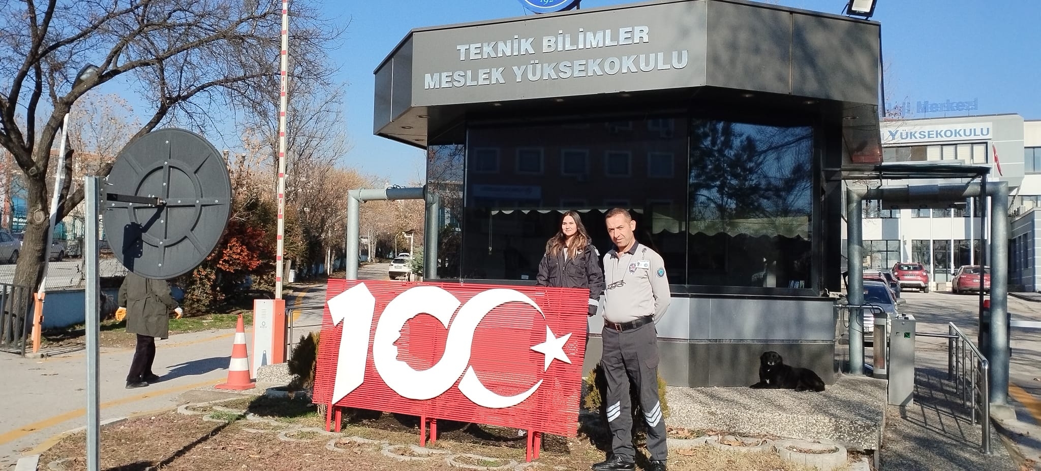 Yüksekokulumuz Tarafından Yapılan “100. Yıl Atatürk Anıtı” Yerleşkemiz Girişinde Yerini Aldı-1