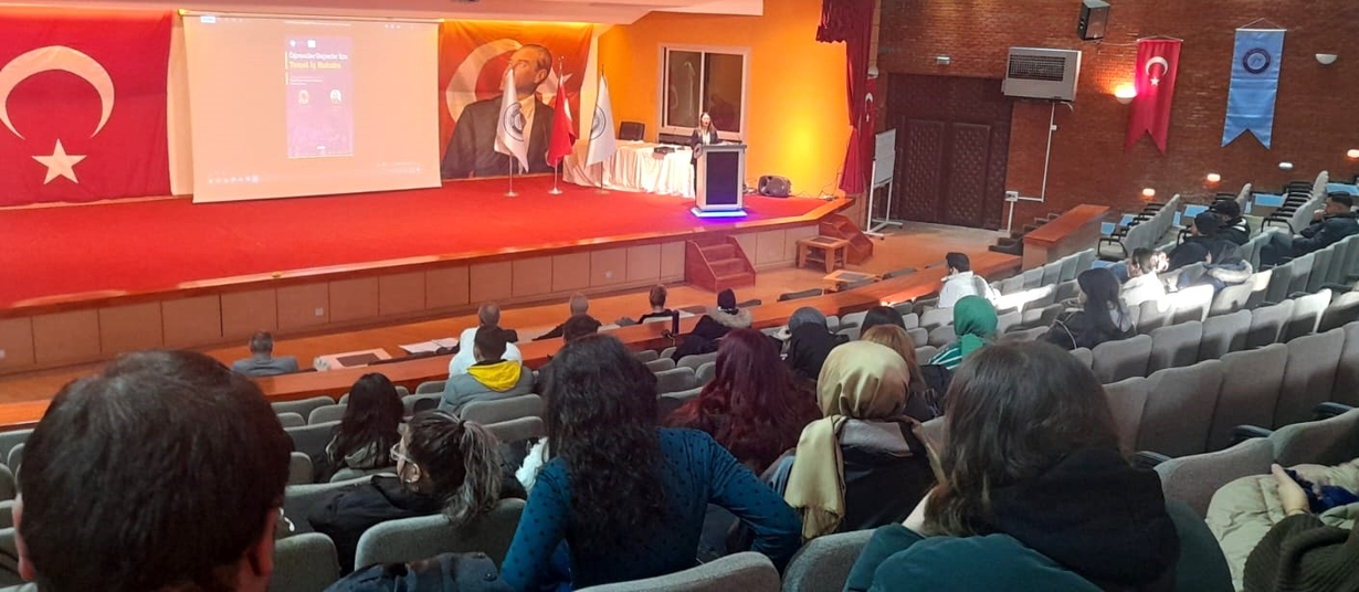 “Öğrenciler/Stajyerler İçin Temel İş Hukuku” Semineri Gerçekleştirildi-1